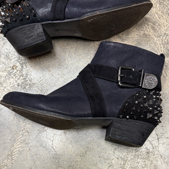 Vince Camuto Marcin black shimmer leather ankle boots - Picture 8 of 8